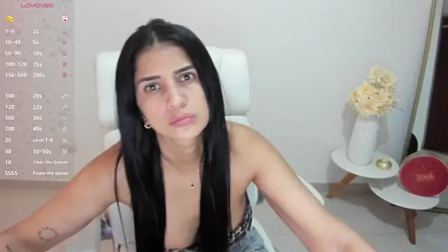 renata_t_ লাইভ XXX চ্যাট