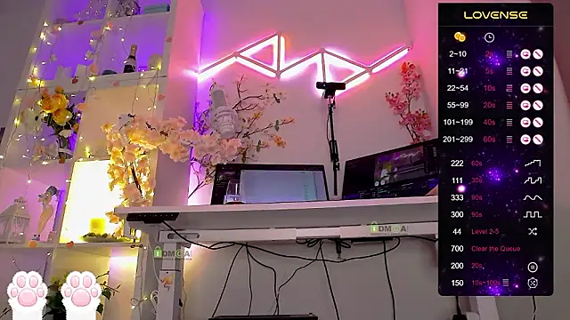 Elena-Marilyn élő XXX-chatje