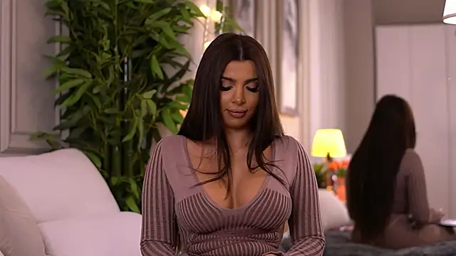 Pokazy przed kamerką – NicoleCellini