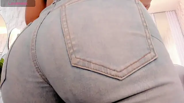 Chatroom XXX en direct de naughty_milf4u_