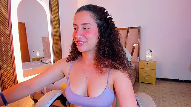 NoaMalak7のライブXXXチャット