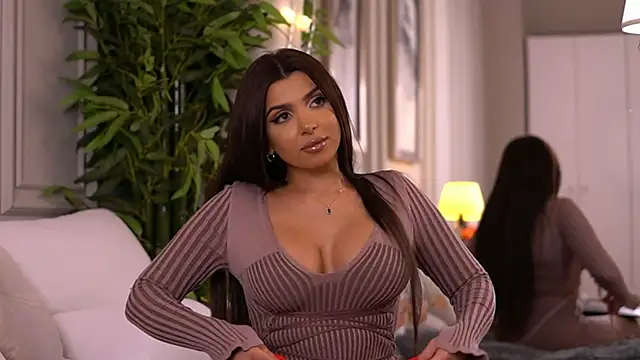 NicoleCellini's Live XXX Chat