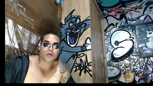 Justin_Frank Chat XXX in diretta