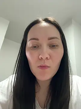 دردشة Kiss_My_Body الجنسية المباشرة