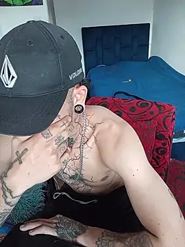 Tattoboy19cm Chat XXX in diretta