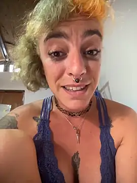 SalyTredelMonte élő XXX-chatje