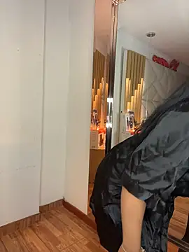 Chat +18 de coraline_vera ao vivo