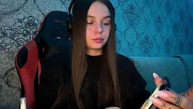 AkikoAnkrom's Live XXX Chat