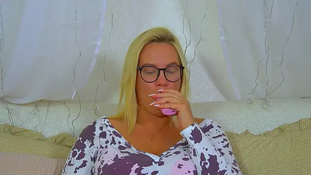 MariaNeumannのライブXXXチャット