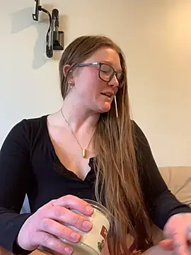 Chat XXX ao vivo de PussiesnCream_