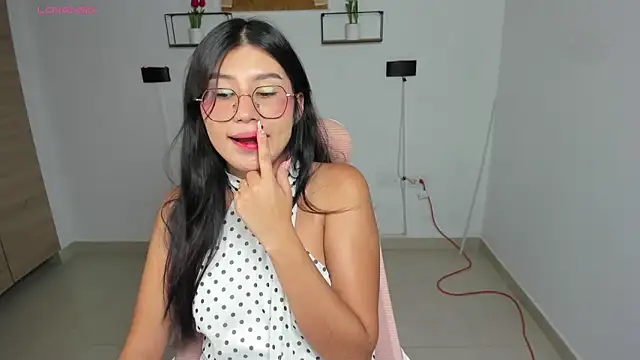 Chatroom XXX en direct de emily_villamil