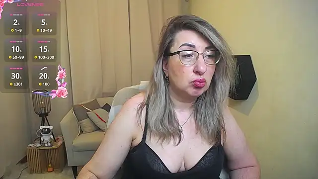 Chatroom XXX en direct de KKMimiKK