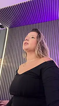 Czat XXX na żywo – MiaPetit_