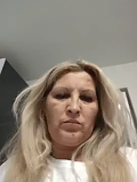 Divineblond 现场XXX聊天