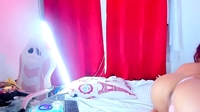 Emily_Coper18's Live XXX Chat