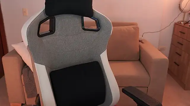 Czat XXX na żywo – anyacutex