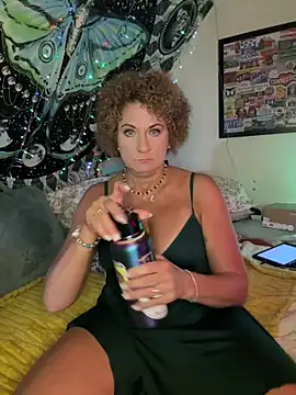 دردشة SuzyCatzz الجنسية المباشرة