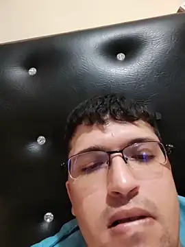 Deibyguzman: διαδικτυακό σόου στην κάμερα