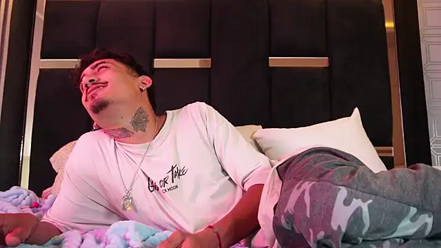 Dark_Eros_n Webbikameraesitys