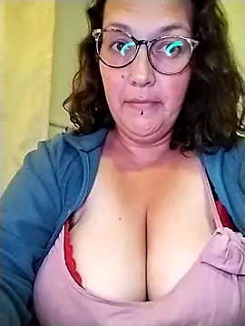 _Saraqueen Chat XXX in diretta