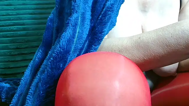 Andra_Love: διαδικτυακό σόου στην κάμερα