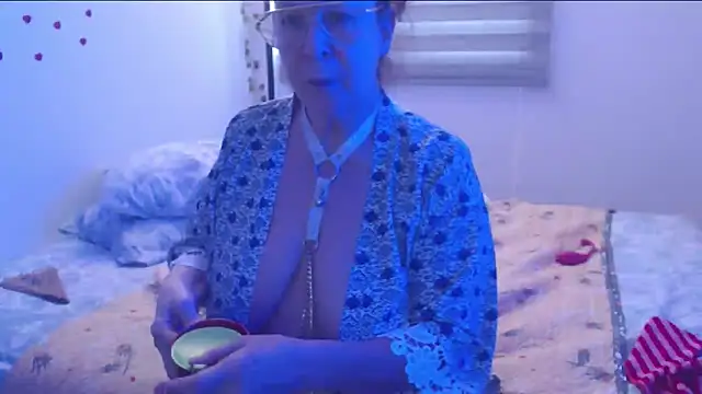 Show modela milchanel na web-kameri