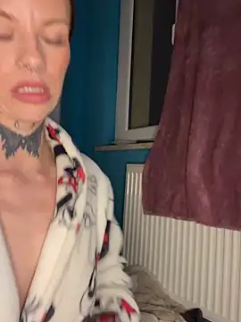 Show modela YoungAngelaxxx na web-kameri