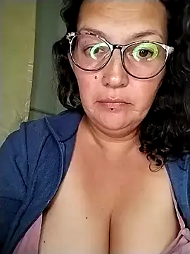 _Saraqueen Chat XXX in diretta