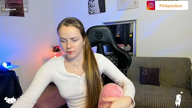 Онлайн чат XXX Piinkpandora