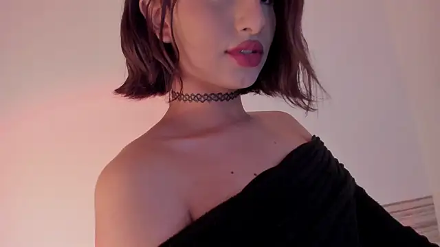 Sophia_Cambpell Adlı Modelin Canlı XXX Sohbeti