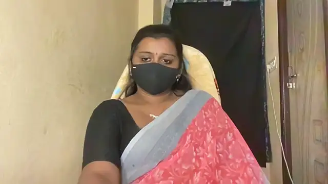 Pokazy przed kamerką – Tanuja-Sexy