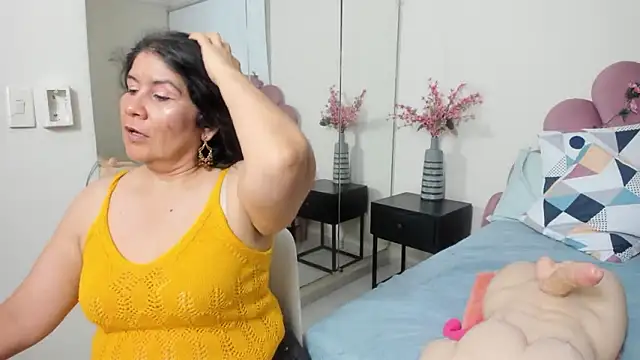 kiraGeiner's Live XXX Chat