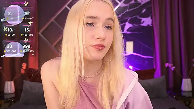 Show modela LilElfie na web-kameri