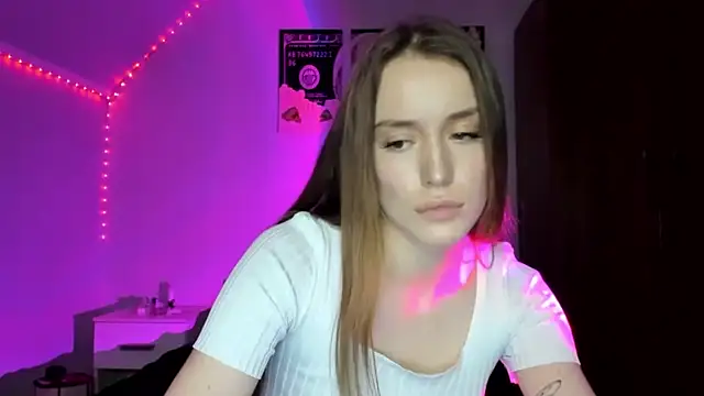 tinyglow Adlı Modelin Canlı XXX Sohbeti