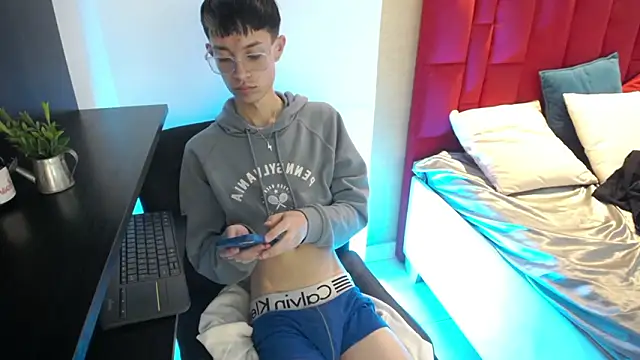 Skinny_Office Show in webcam