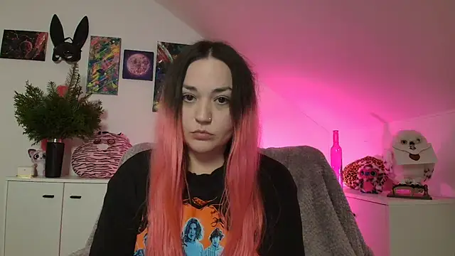 PinkHurricaneOfficial Adlı Modelin Canlı XXX Sohbeti