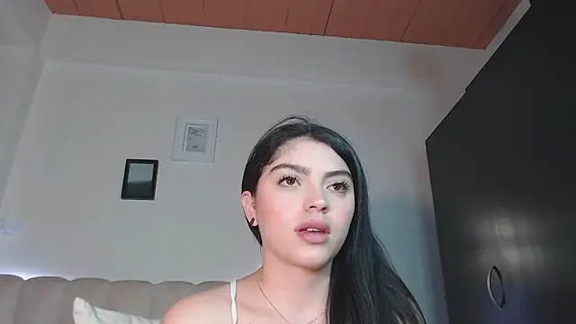 miaabroown Adlı Modelin Canlı XXX Sohbeti