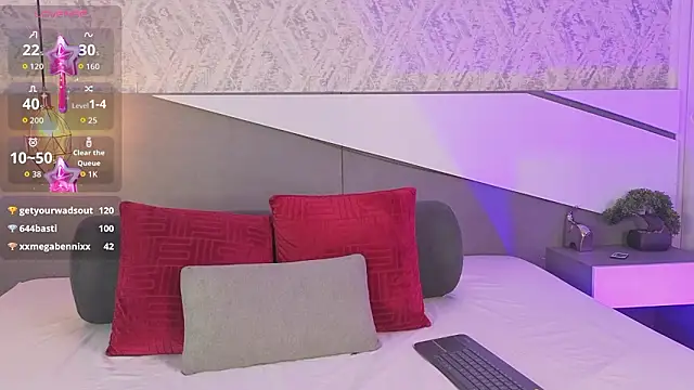 krystal_foxx Adlı Modelin Canlı XXX Sohbeti