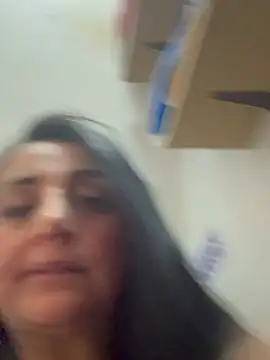 Chatroom XXX en direct de hotadhara01