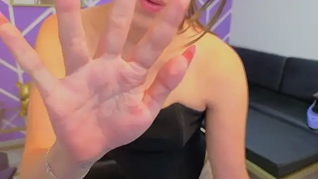 Chat XXX ao vivo de Adhara_Kitten