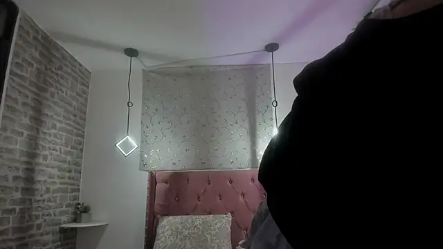 loverisu-coral's Live XXX Chat