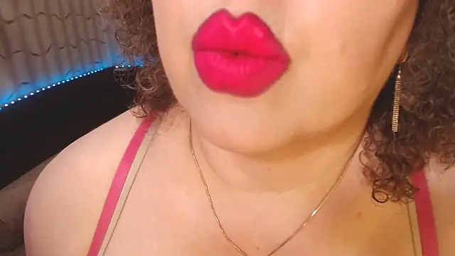 BustyKatty 即時 XXX 聊天