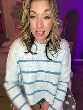 MiraKisss 在線直播表演