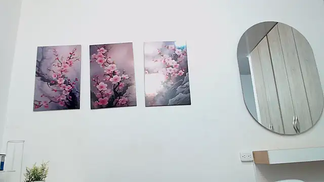 pinky_f00x's Live XXX Chat