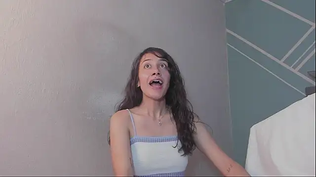 XXX chat uživo modela Lucy-Bluesea