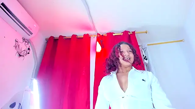 Emily_Coper18 élő XXX-chatje