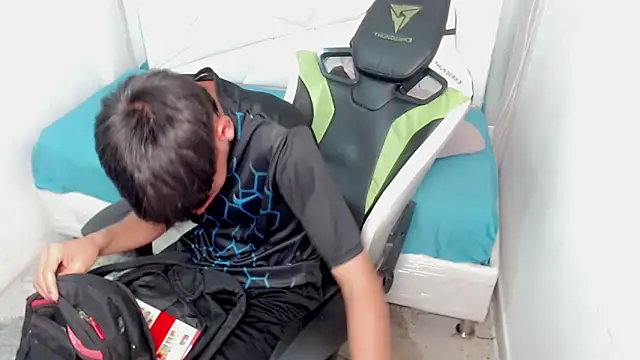 Chatroom XXX en direct de Liarr_