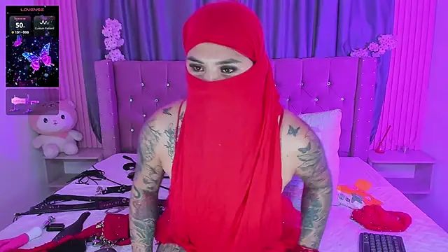 Pertunjukan Kamera Web Nayla-Mouna