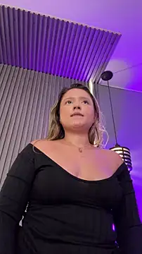 MiaPetit_ élő XXX-chatje