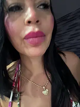 Chat +18 de KAROL_RUBI ao vivo